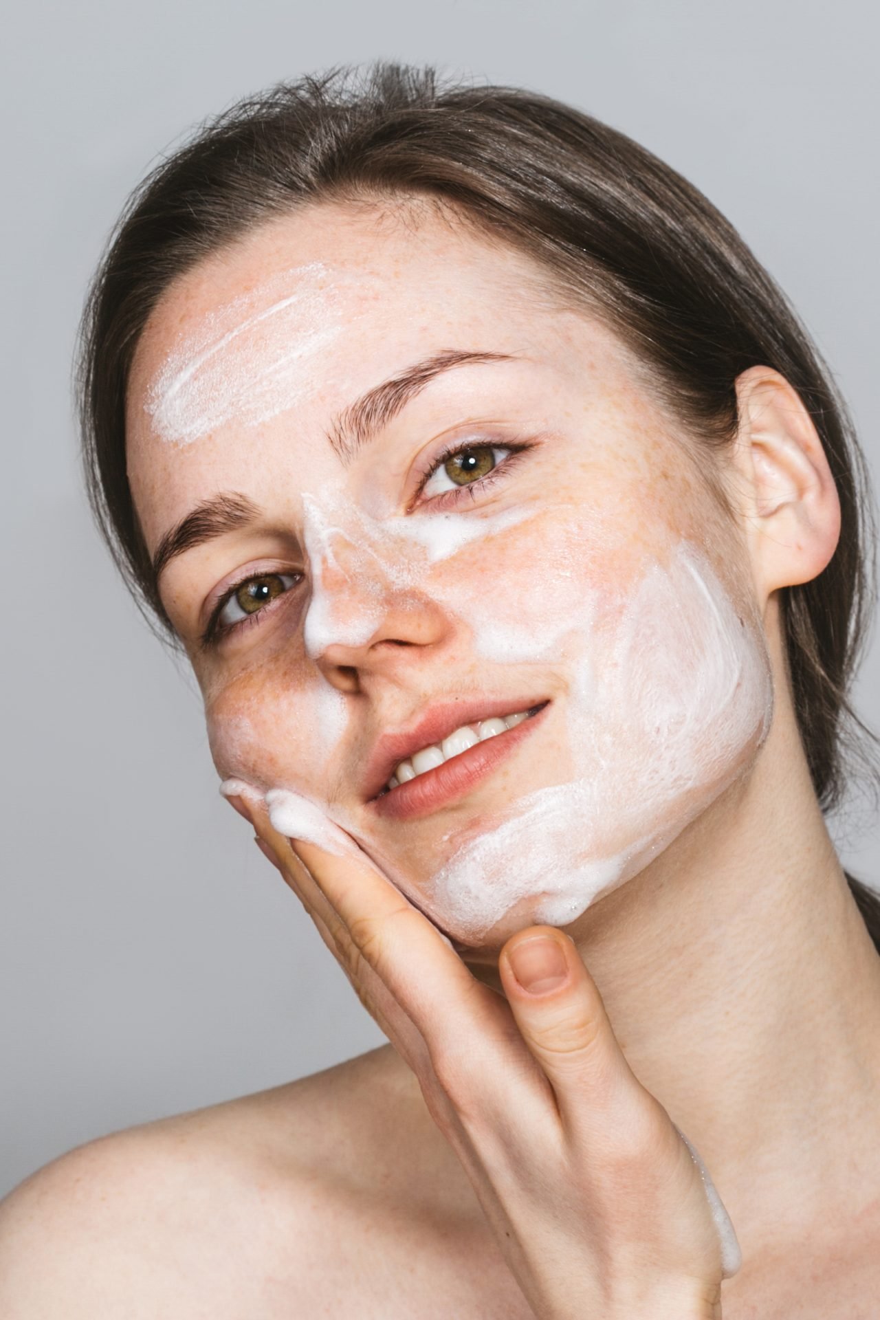 Facial cleanser products — HEC cellulose ether for mild viscosity control and smooth texture